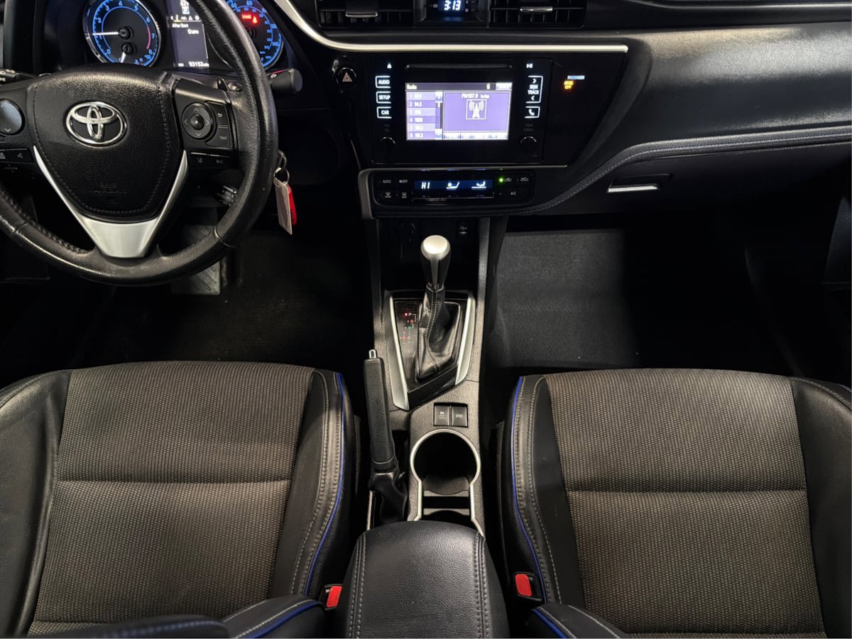 Used 2018 Toyota Corolla SE w/ Protection Package image 19