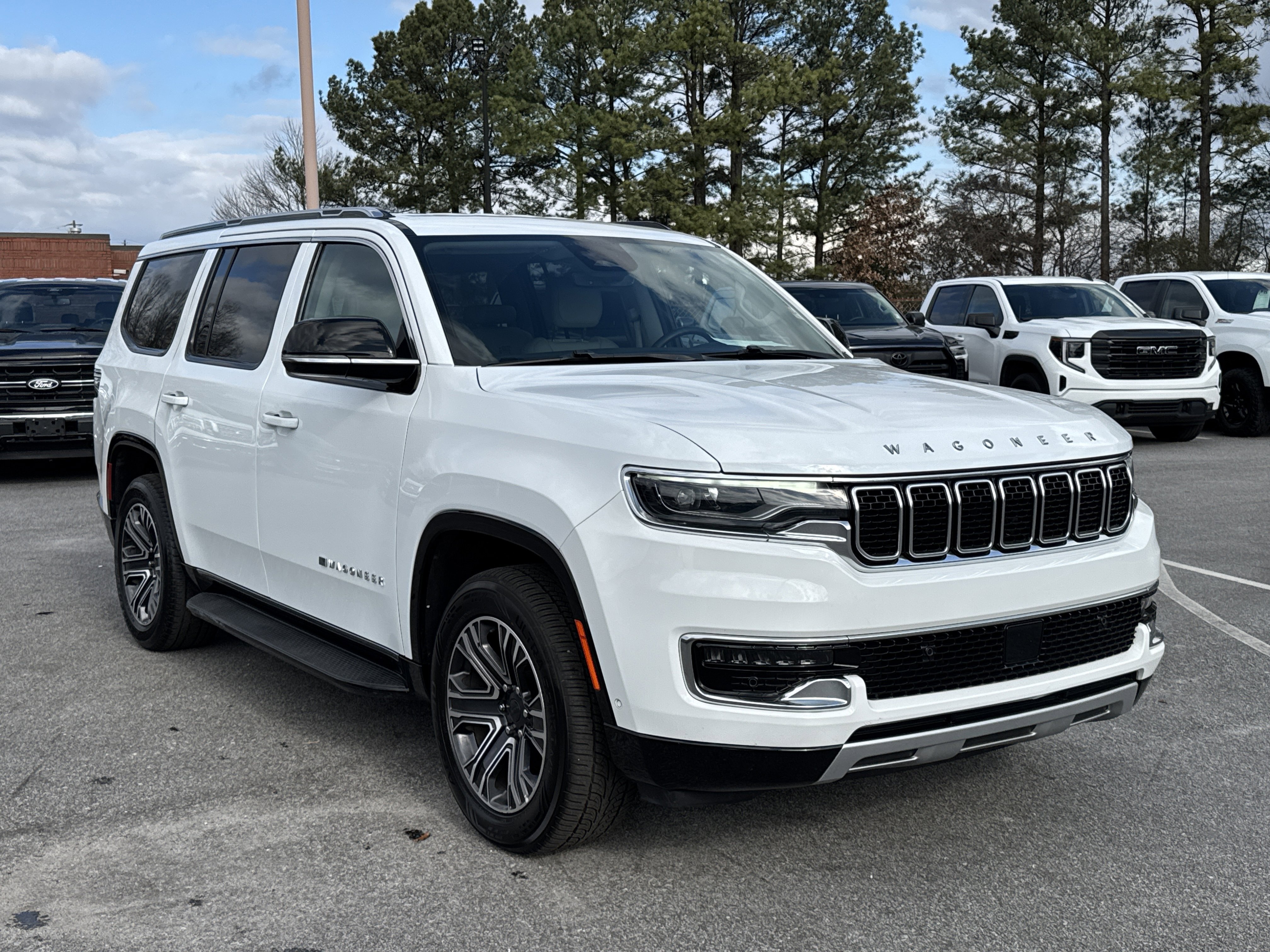 Used 2024 Jeep Wagoneer Series II w/ Flexible Seating Group image 4