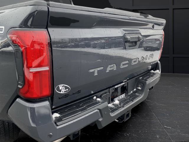 Used 2025 Toyota Tacoma TRD Sport w/ TRD Sport Upgrade Package image 38