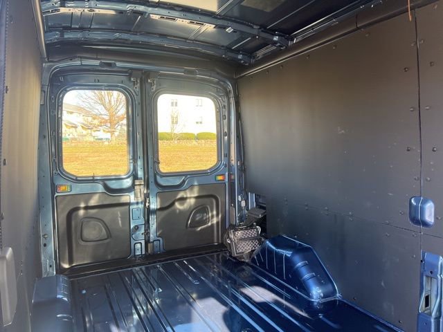 Used 2025 Ford Transit 250 148 Medium Roof image 31