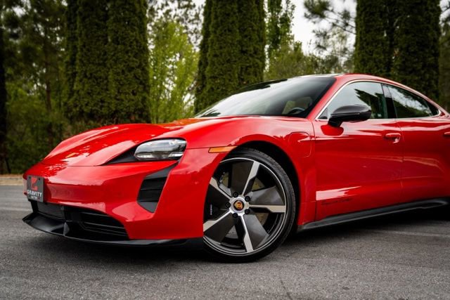 Used 2020 Porsche Taycan Turbo image 3