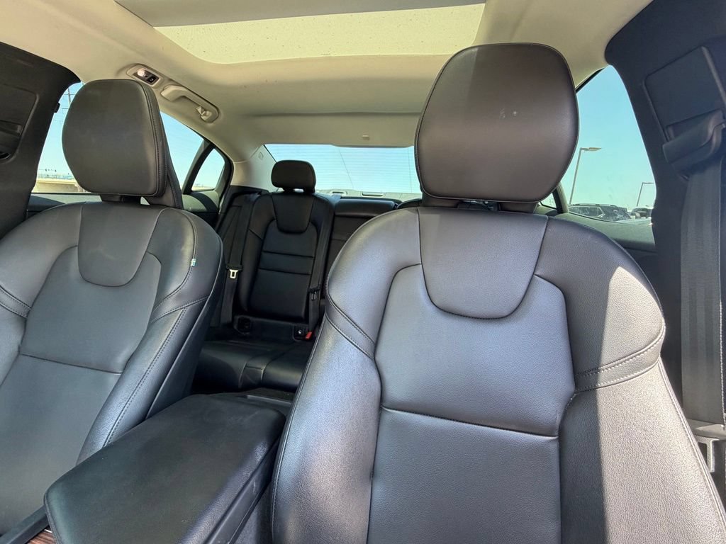 Used 2021 Volvo S60 T5 Momentum FWD image 12