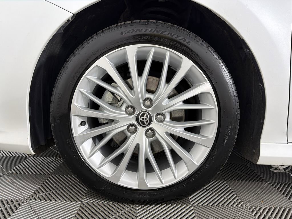 Used 2020 Toyota Camry XLE image 9