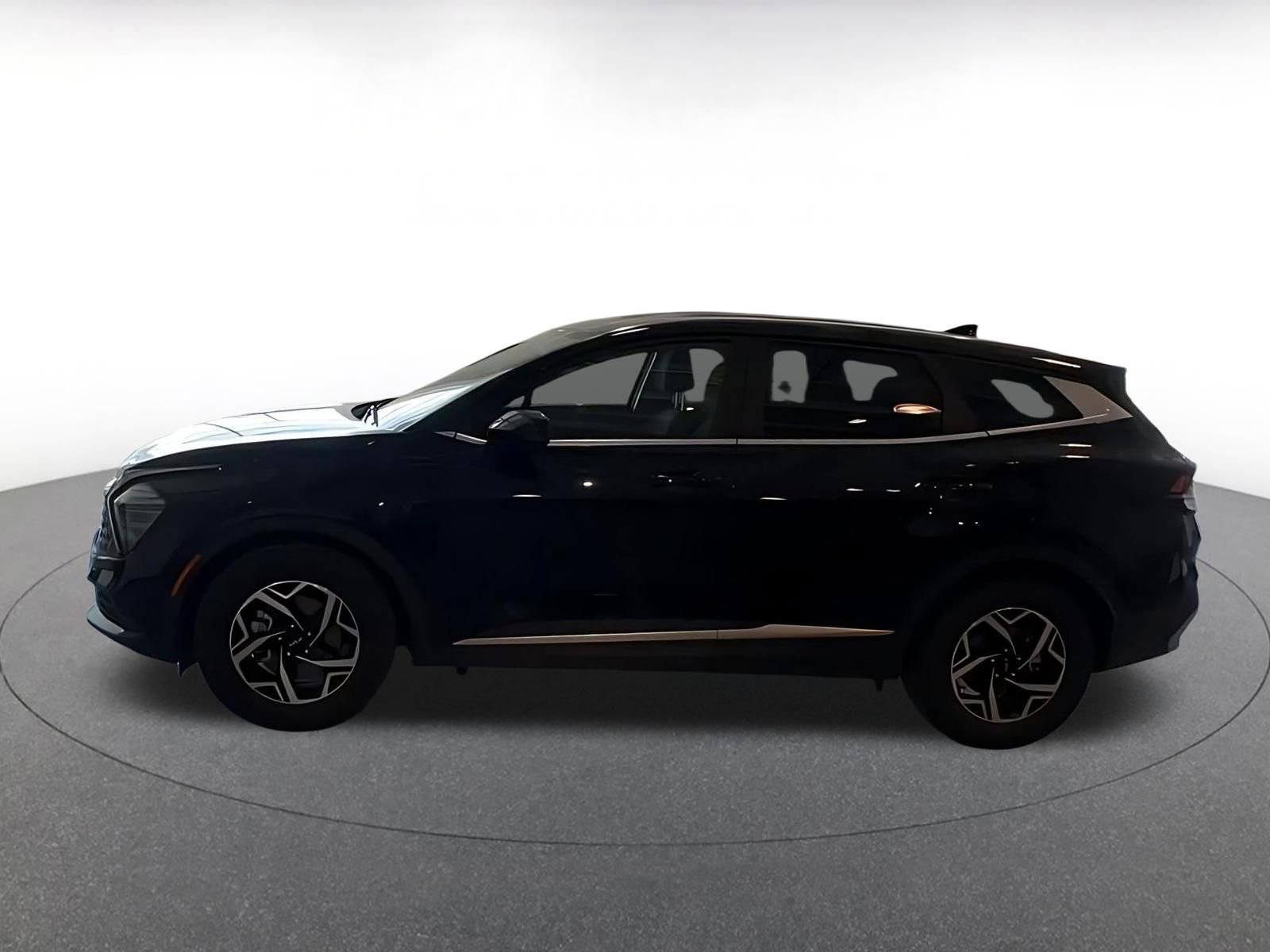 Used 2025 Kia Sportage LX image 8