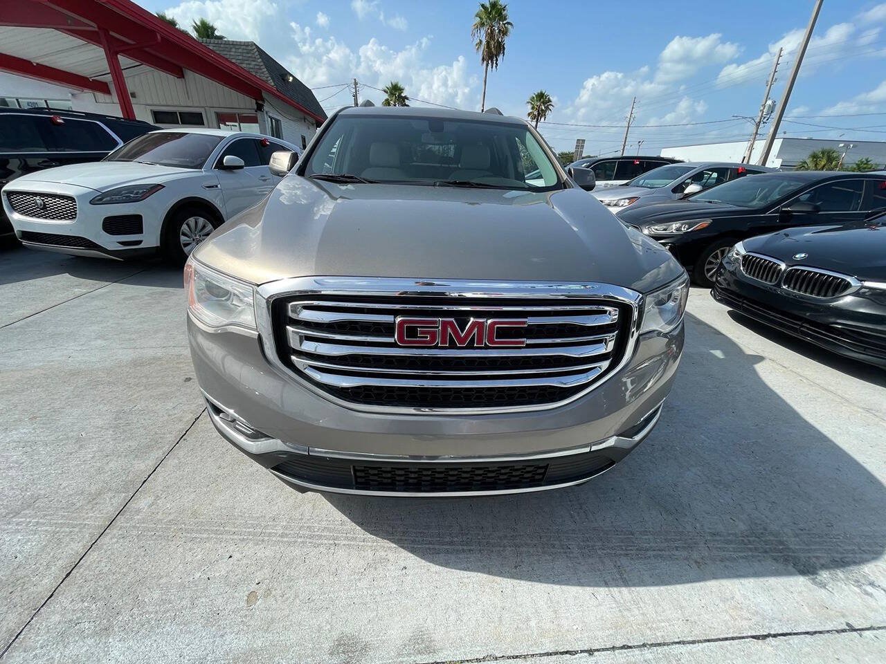 Used 2019 GMC Acadia SLT FWD image 1