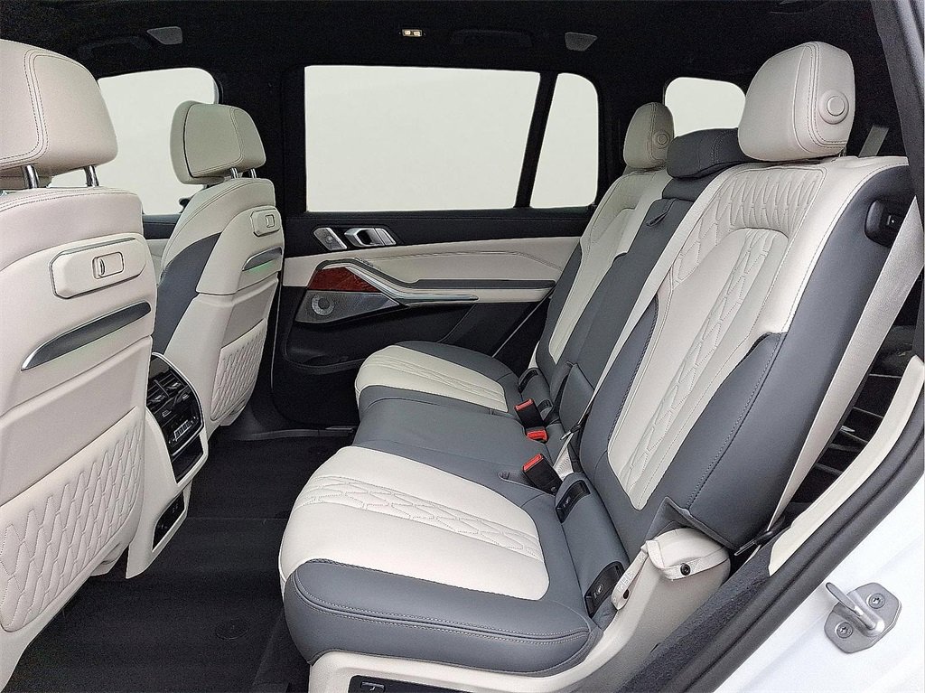 Used 2024 BMW ALPINA XB7 ALPINA XB7 image 11