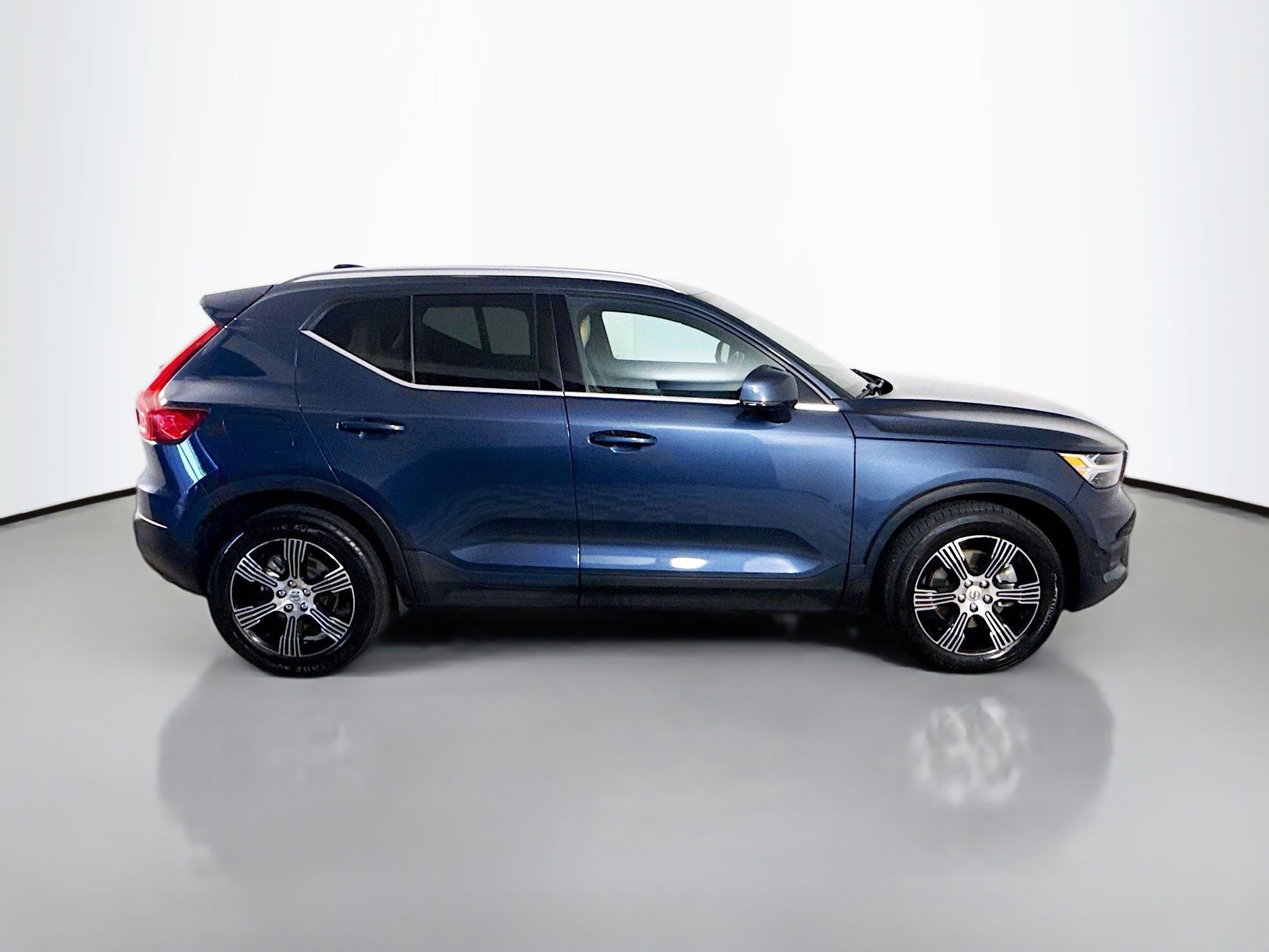 Used 2020 Volvo XC40 T5 Inscription image 11