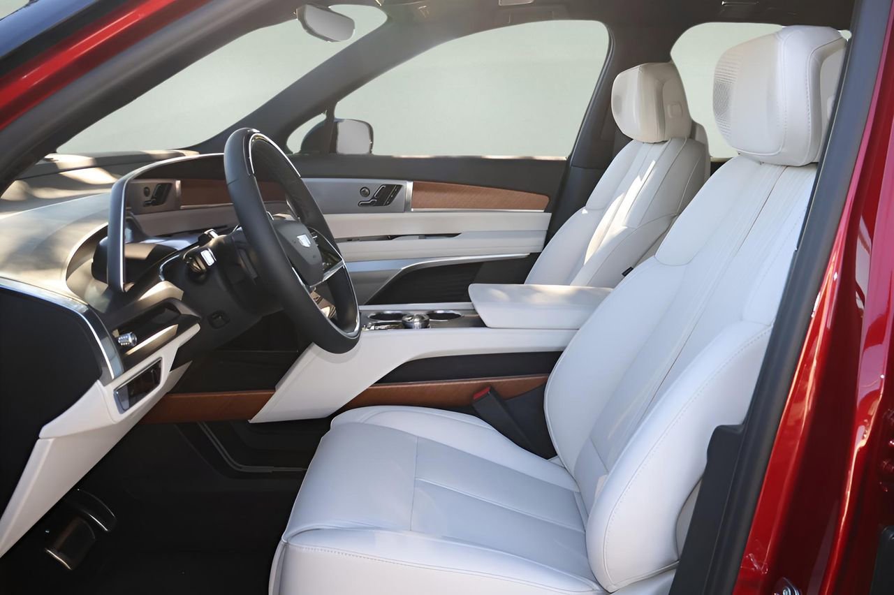 New 2026 Cadillac Vistiq Sport image 13