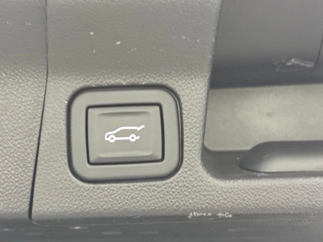 Used 2021 GMC Acadia SLE w/ Driver Convenience Package FWD image 9