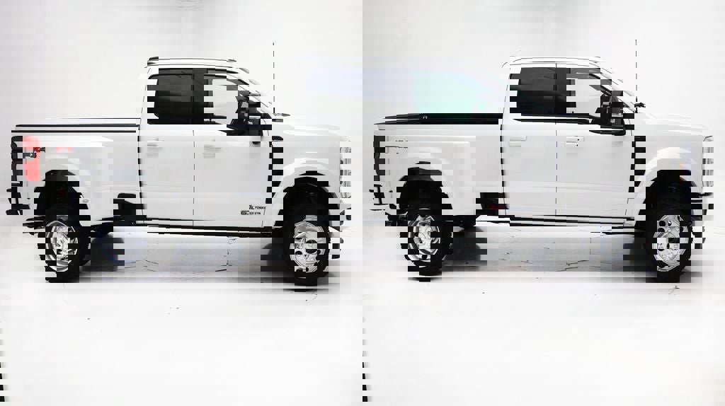 New 2026 Ford F450 Platinum w/ FX4 Off-Road Package image 3