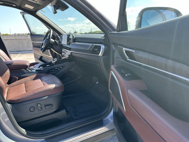 Used 2024 Kia Telluride EX w/ EX Captain's Chair Package image 29