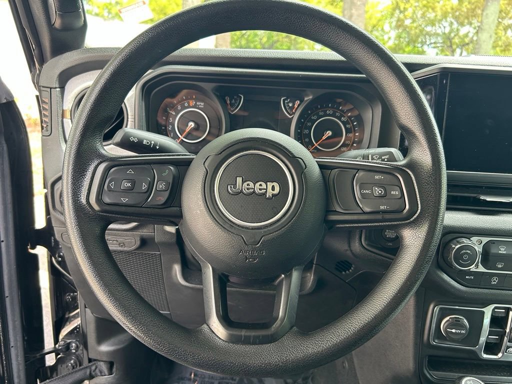 Certified 2024 Jeep Gladiator Sport AWD/4WD image 17