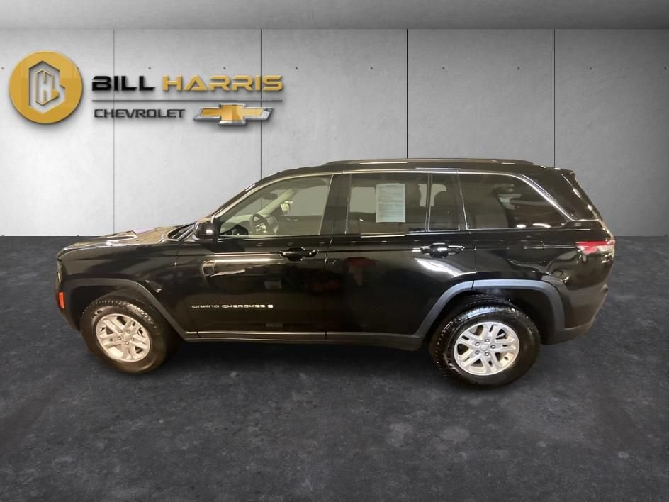 Used 2023 Jeep Grand Cherokee Laredo AWD/4WD image 13