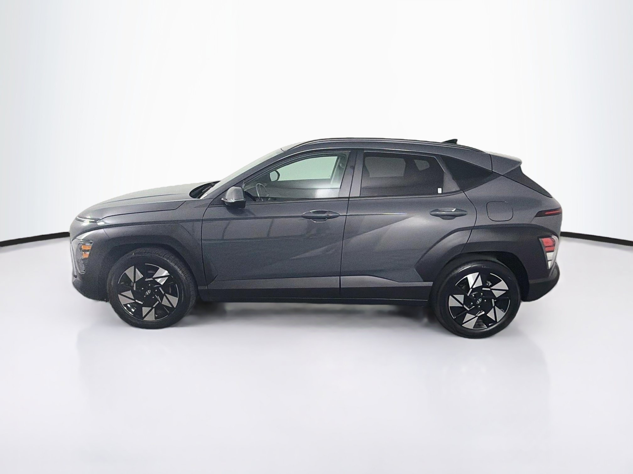 Used 2025 Hyundai Kona SEL FWD image 4