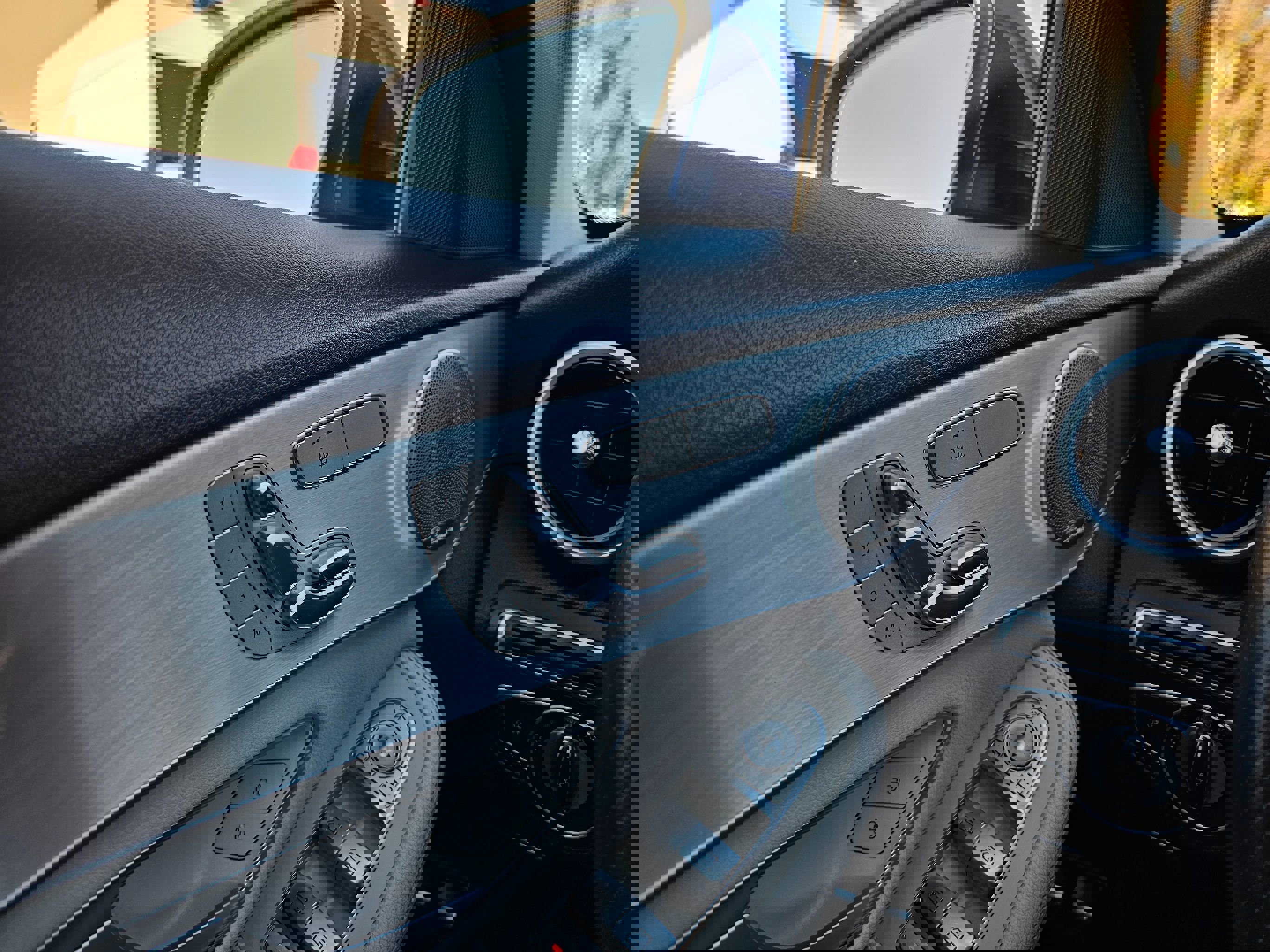 Used 2018 Mercedes-Benz C 350e Sedan image 36