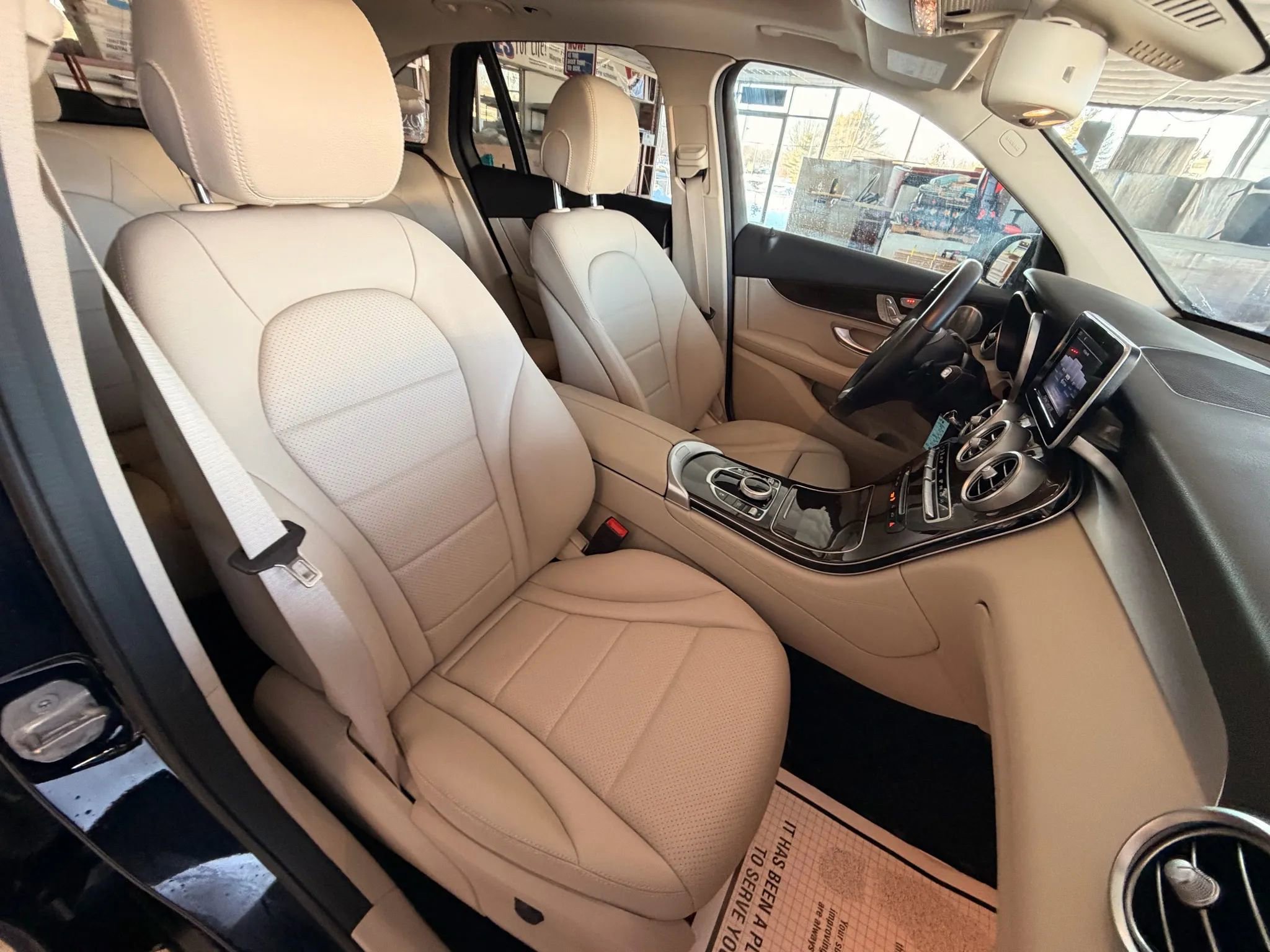 Used 2019 Mercedes-Benz GLC 300 4MATIC image 20