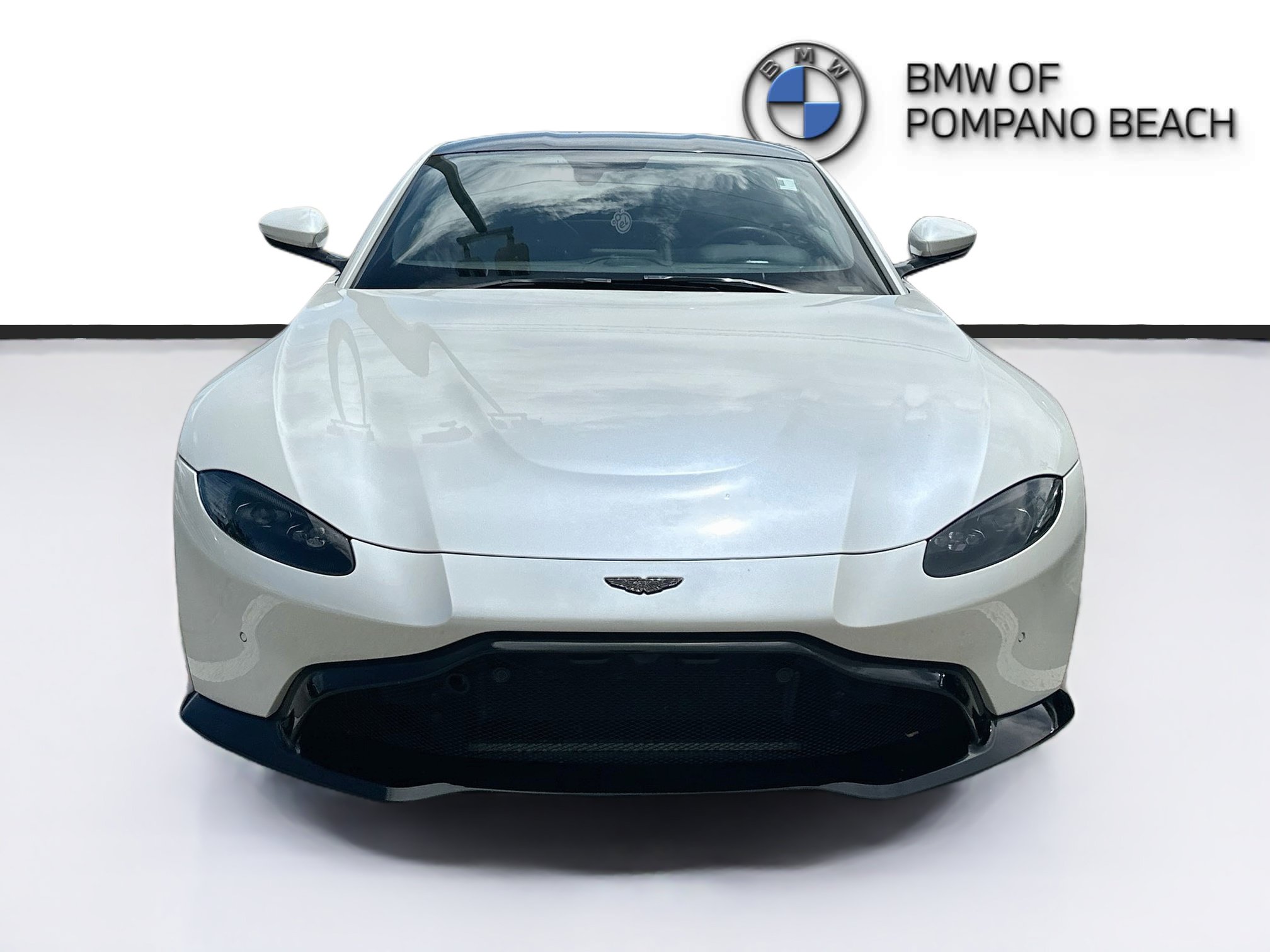 Used 2019 Aston Martin V8 Vantage Coupe RWD image 2