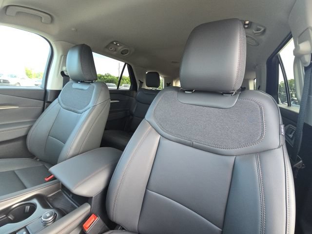 Used 2025 Ford Explorer Active w/ Active Comfort Package RWD image 25