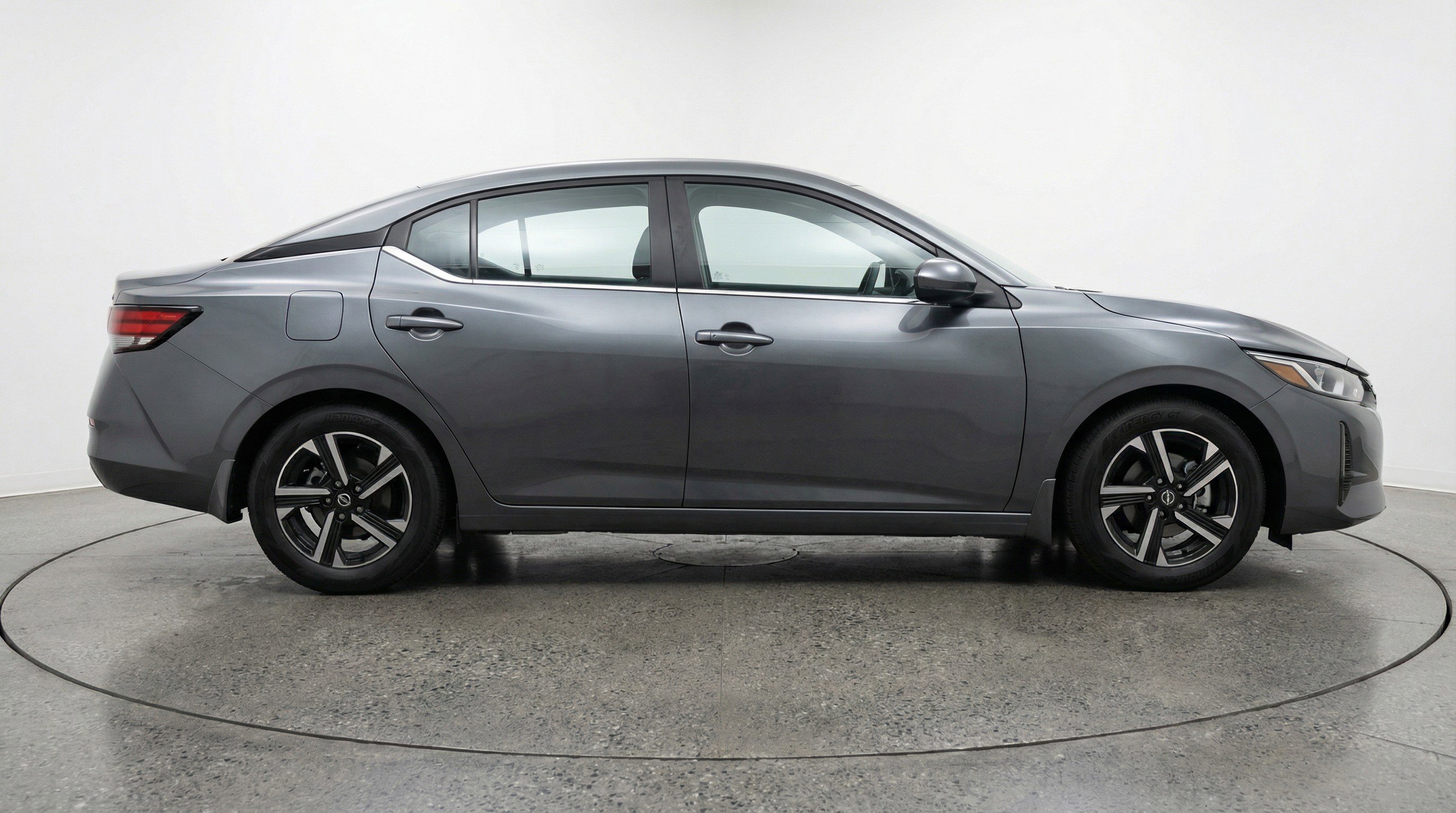 Used 2025 Nissan Sentra SV FWD image 11