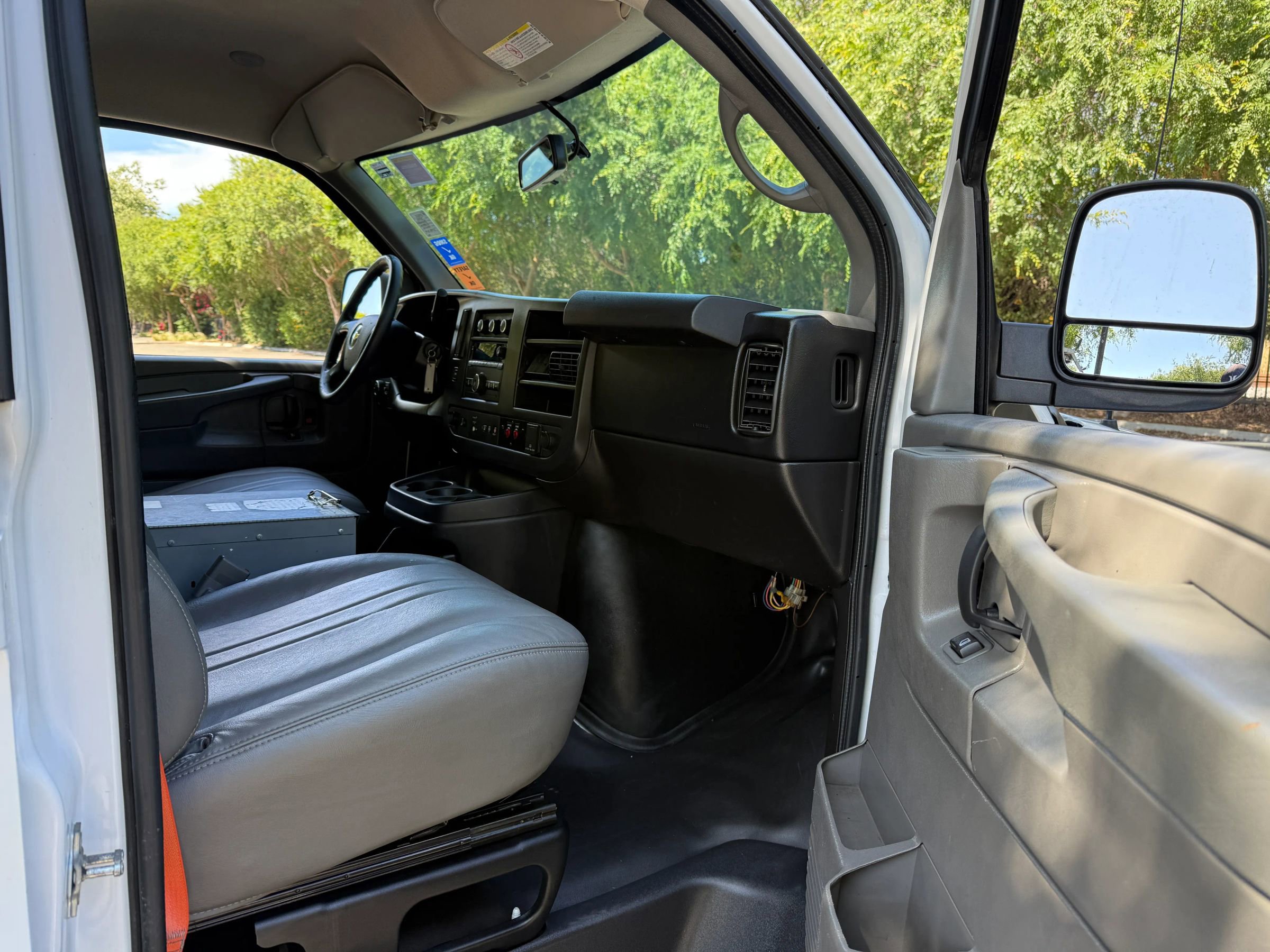 Used 2015 Chevrolet Express 2500 image 11