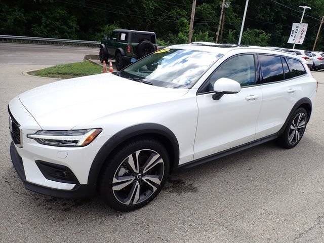 Used 2024 Volvo V60 B5 Cross Country Plus w/ Protection Package Premier AWD/4WD image 10