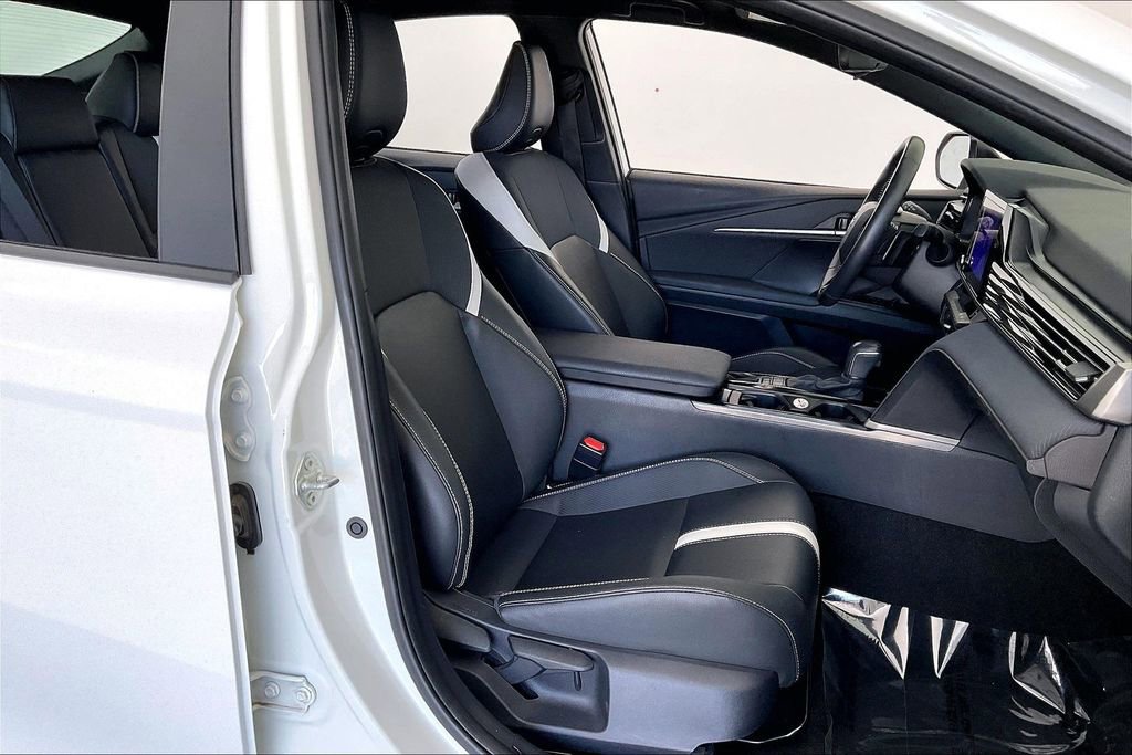 Used 2025 Toyota Camry SE image 11