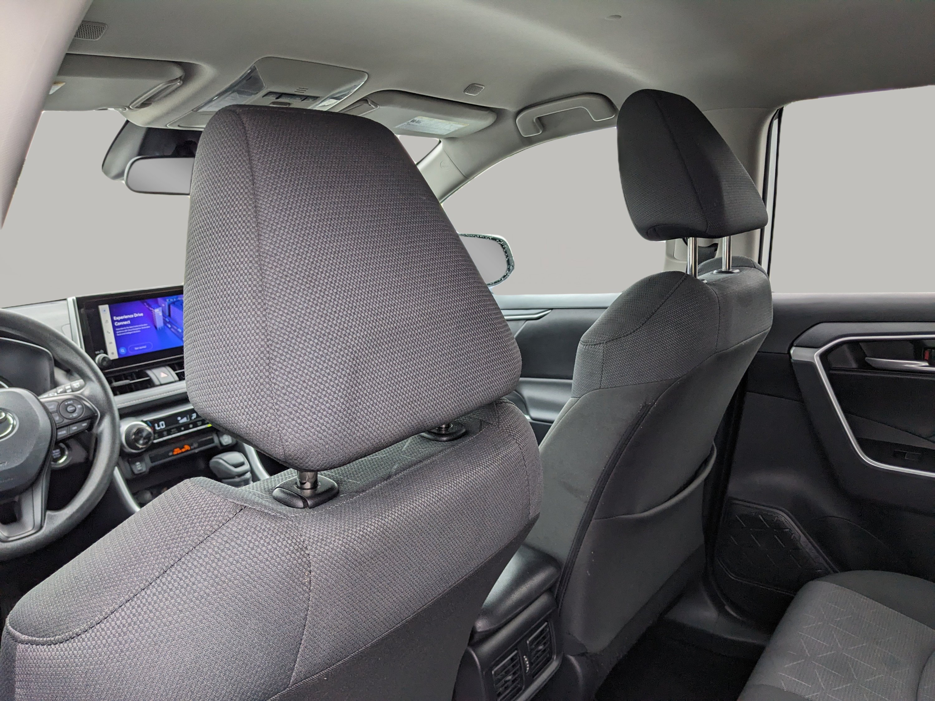 Used 2025 Toyota RAV4 XLE FWD image 17