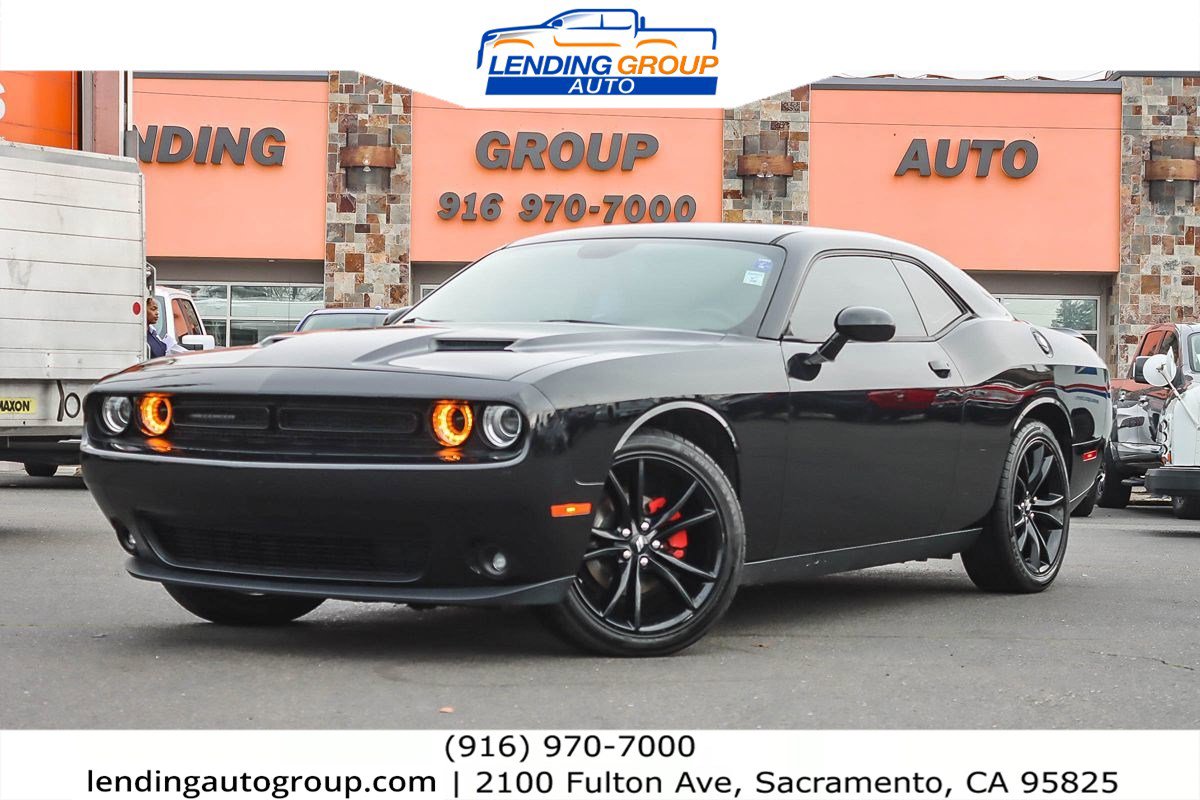 Used 2018 Dodge Challenger SXT w/ Blacktop Package image 1