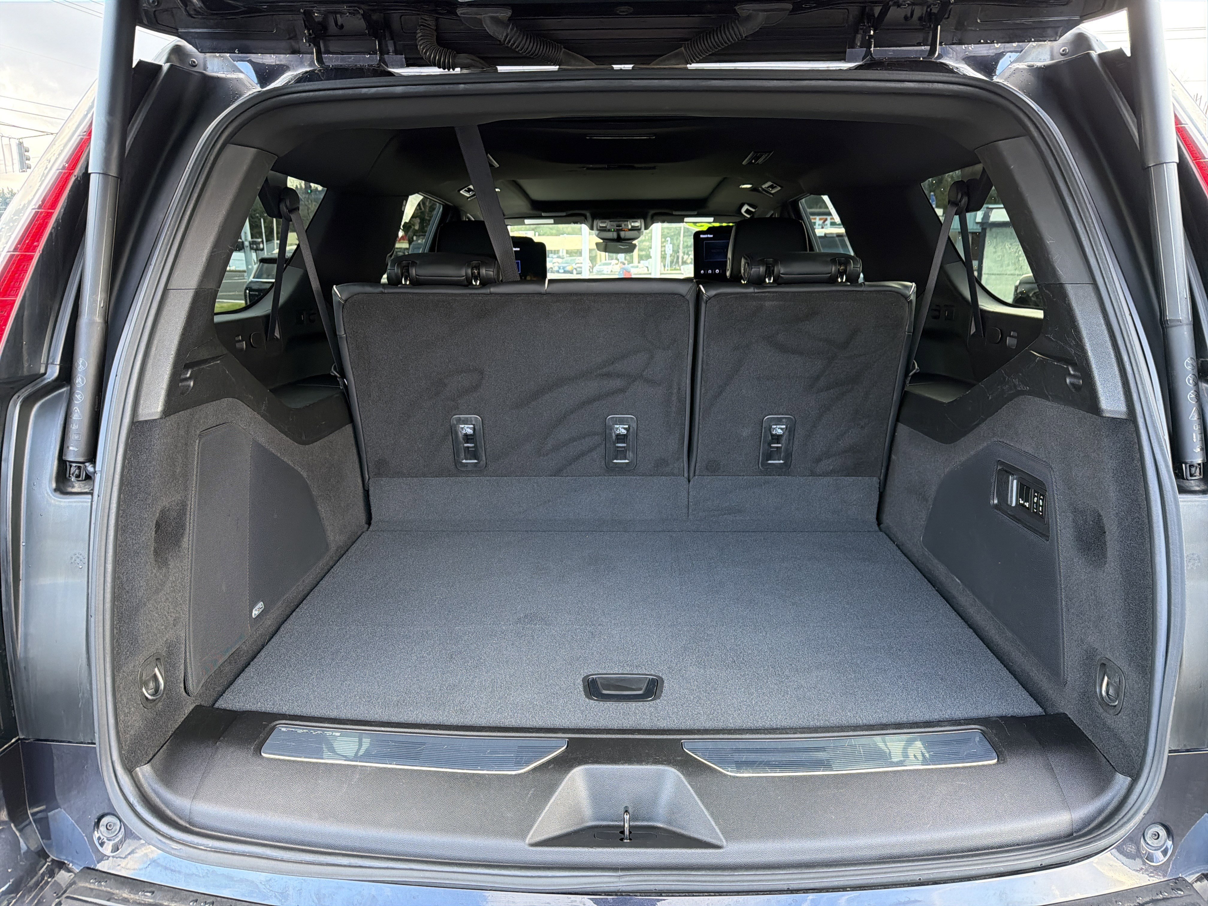 Used 2023 Cadillac Escalade ESV Premium Luxury w/ Performance Package image 5