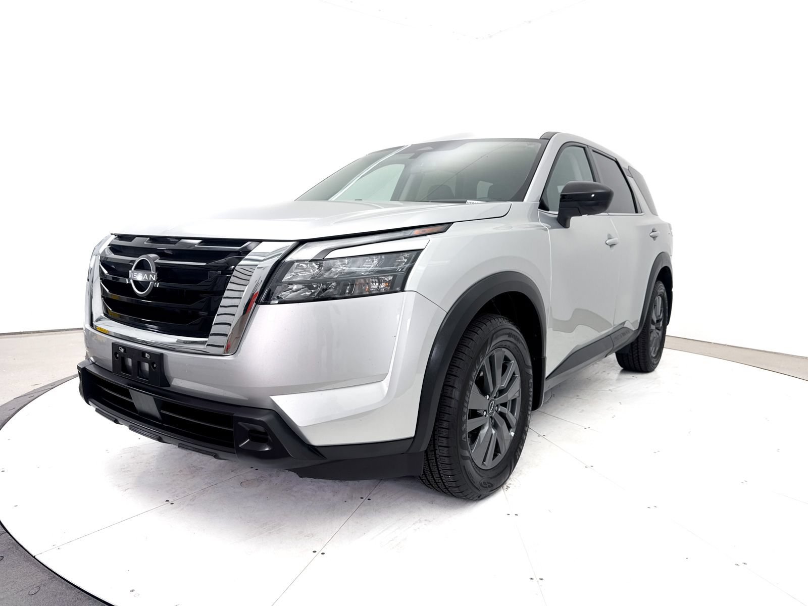 Used 2024 Nissan Pathfinder S FWD image 14