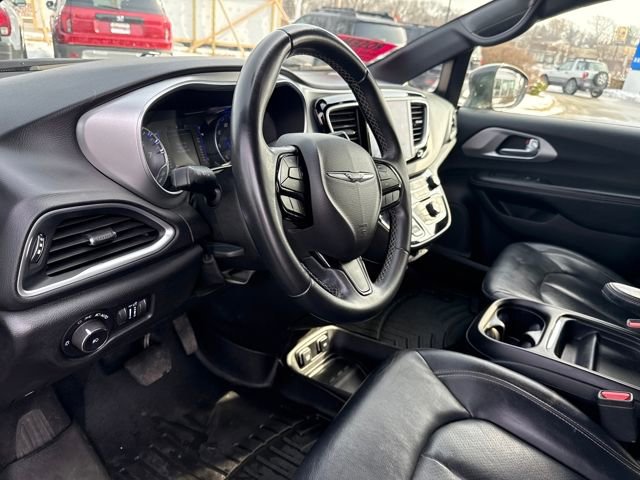 Used 2018 Chrysler Pacifica Touring-L w/ Premium Audio Group image 14