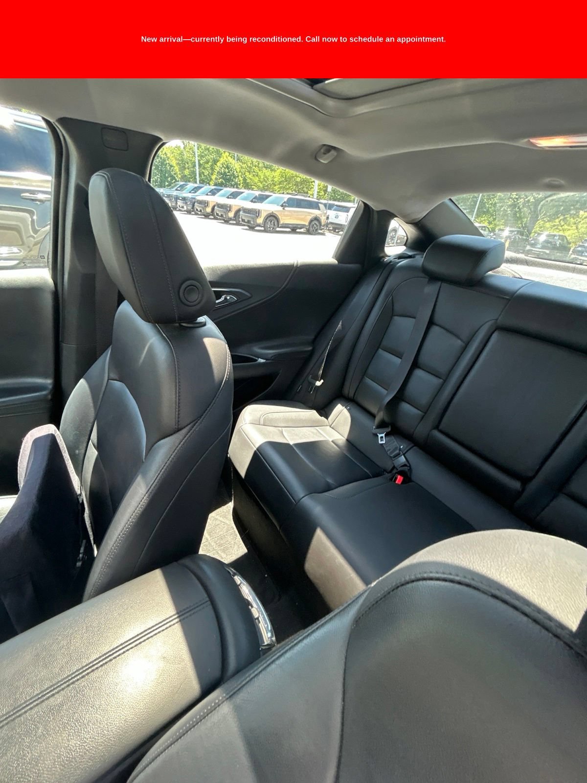 Used 2017 Chevrolet Malibu LT w/ Leather Package FWD image 4