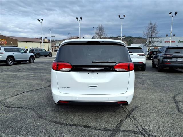 New 2026 Chrysler Voyager LX image 6
