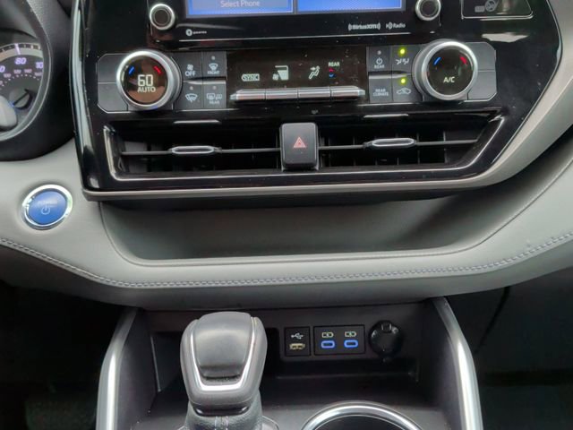 Used 2022 Toyota Highlander LE AWD/4WD image 25