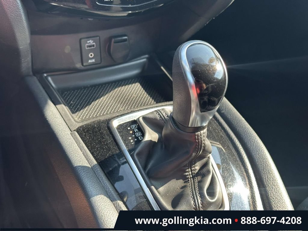 Used 2017 Nissan Rogue SV AWD/4WD image 27