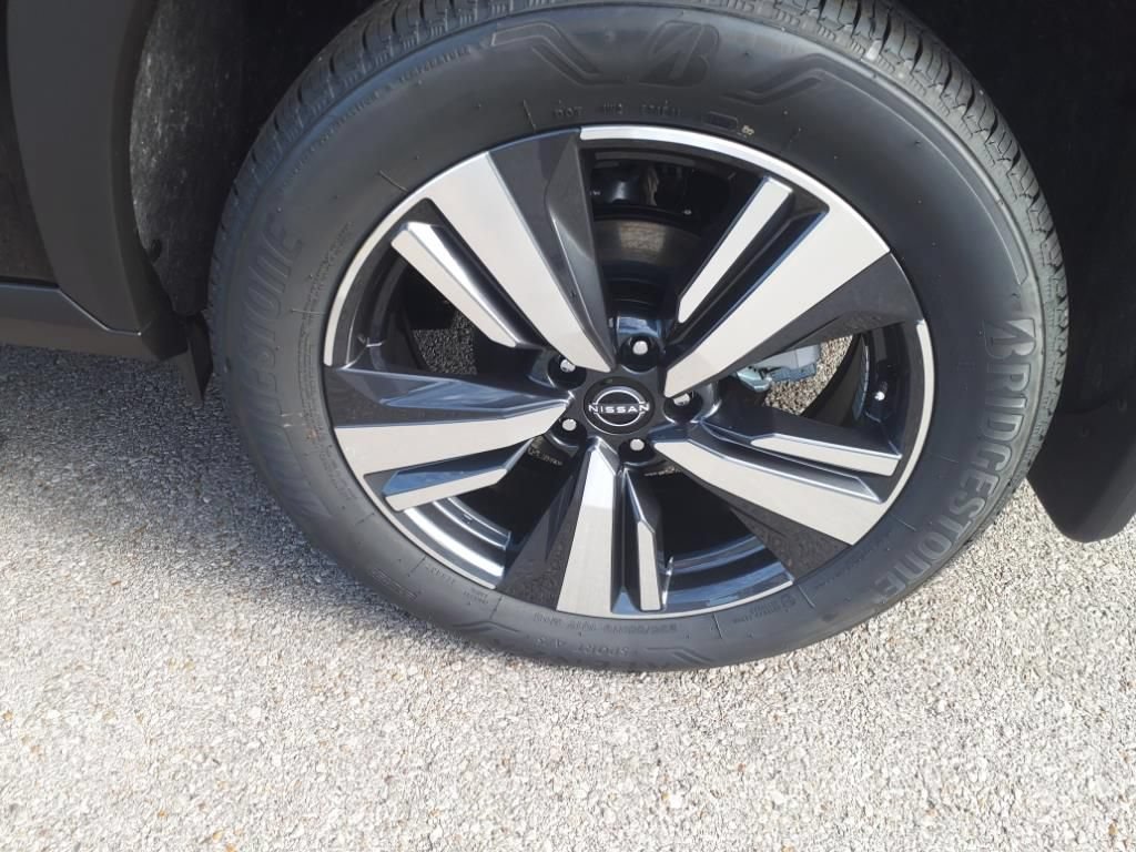 Used 2025 Nissan Rogue SL FWD image 4
