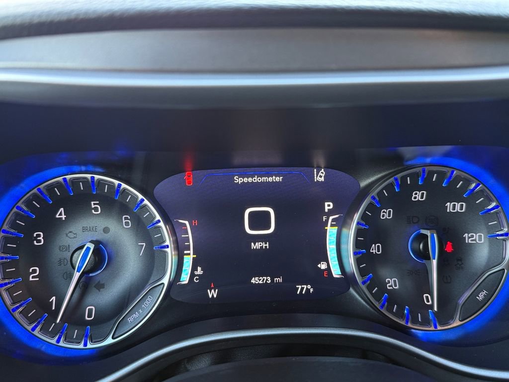 Used 2021 Chrysler Pacifica Touring-L w/ Premium & Safety Sphere Group image 17