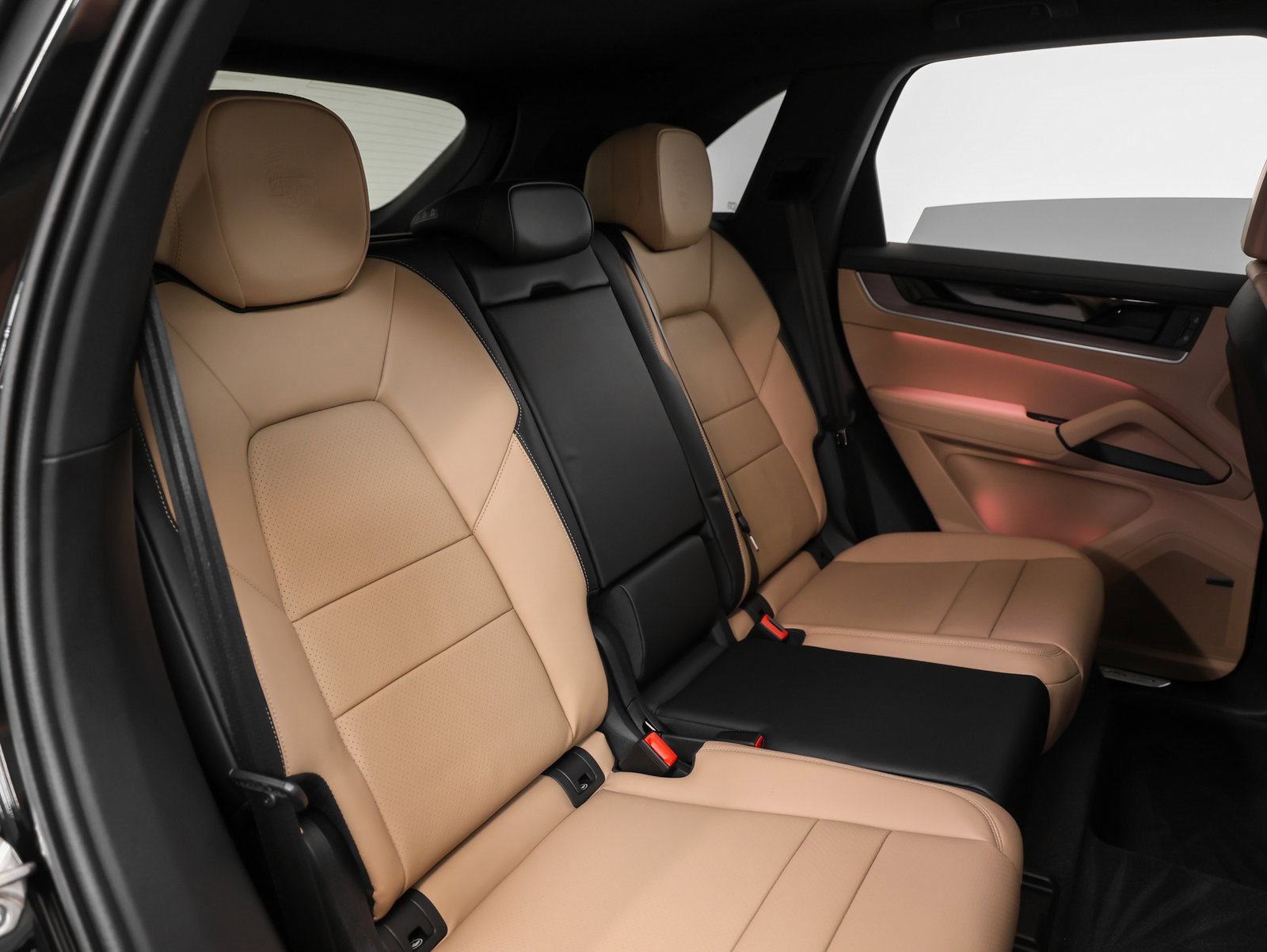 Used 2025 Porsche Cayenne image 23