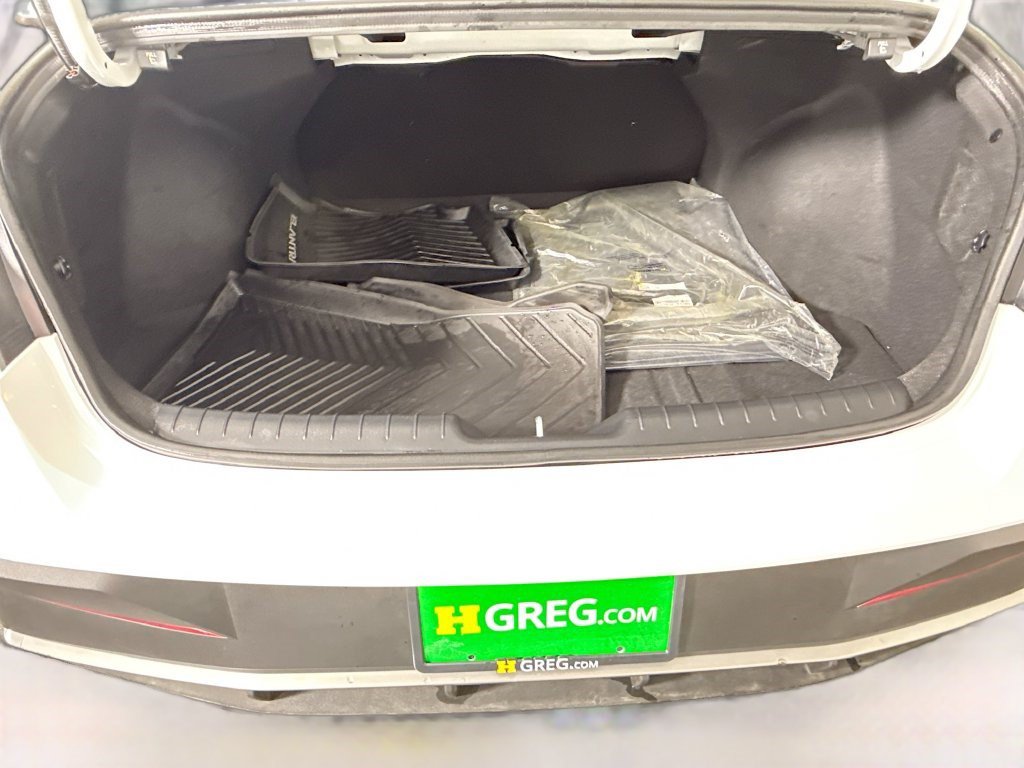 Used 2025 Hyundai Elantra SE FWD image 33