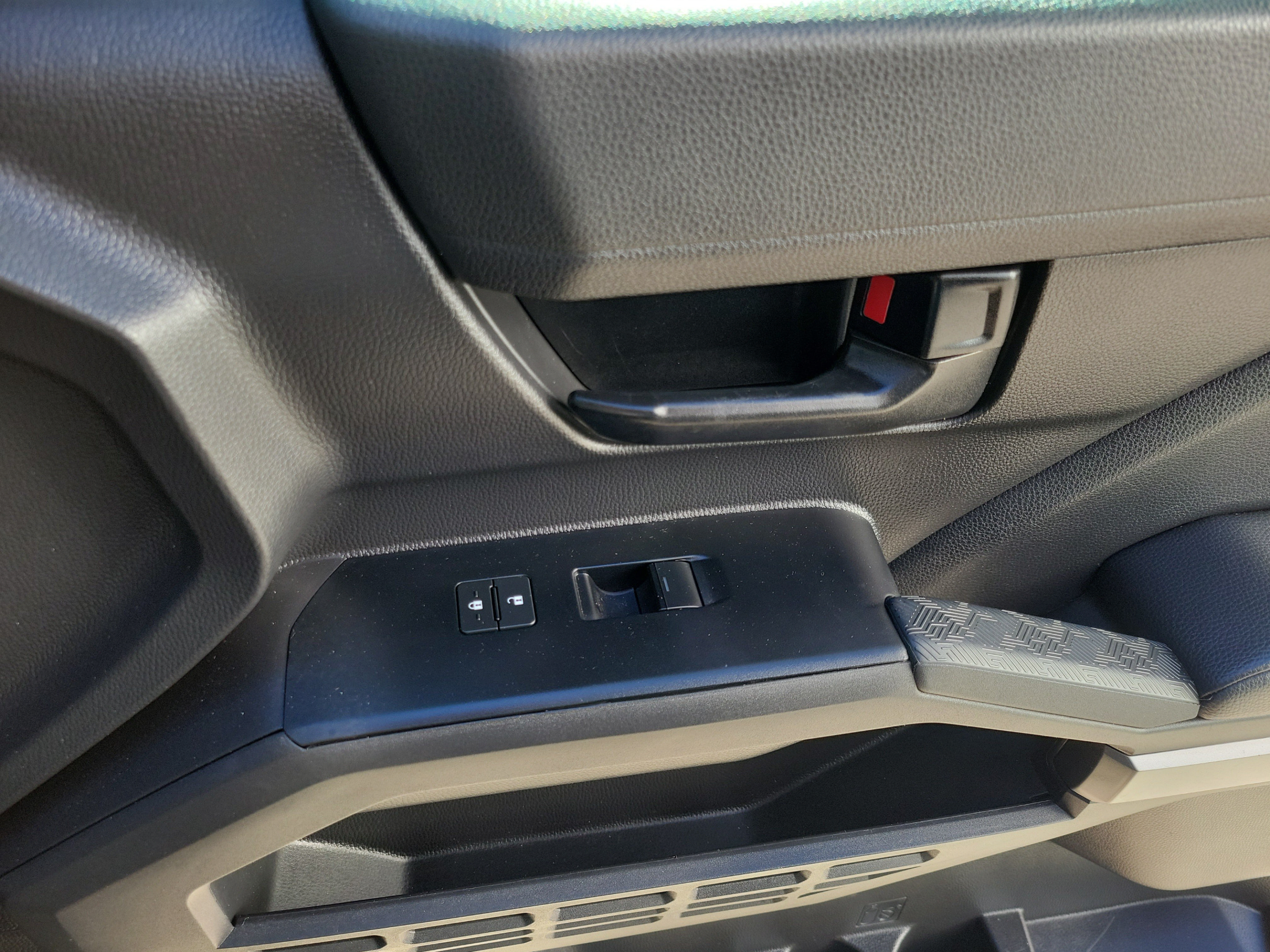 Certified 2025 Toyota Tacoma SR5 AWD/4WD image 29