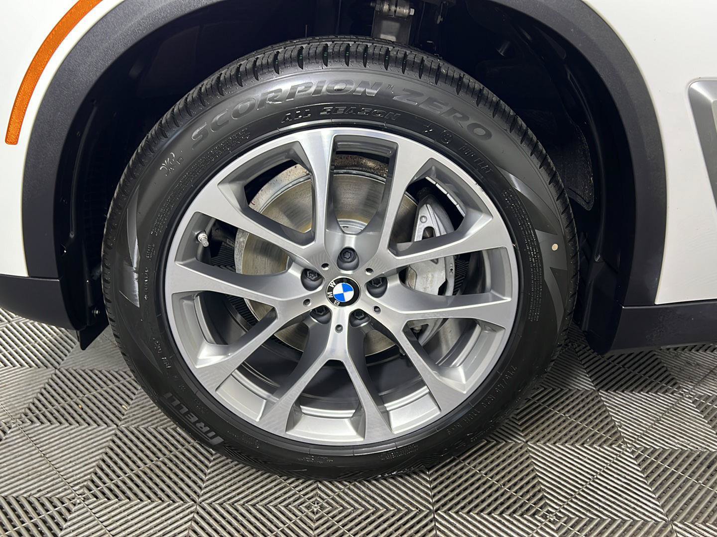 Used 2024 BMW X5 xDrive40i w/ Premium Package AWD/4WD image 14