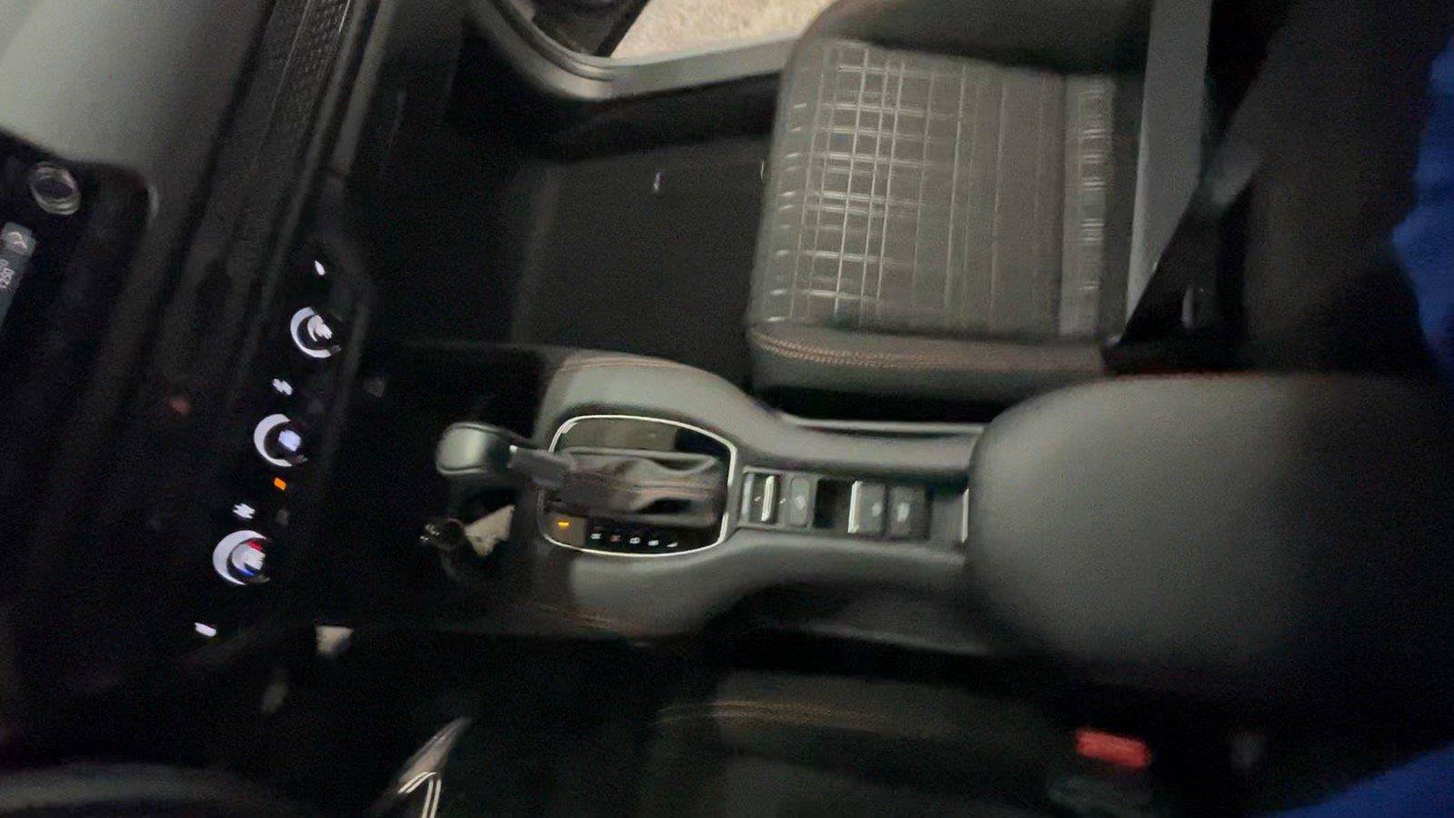 Certified 2025 Honda HR-V Sport image 38