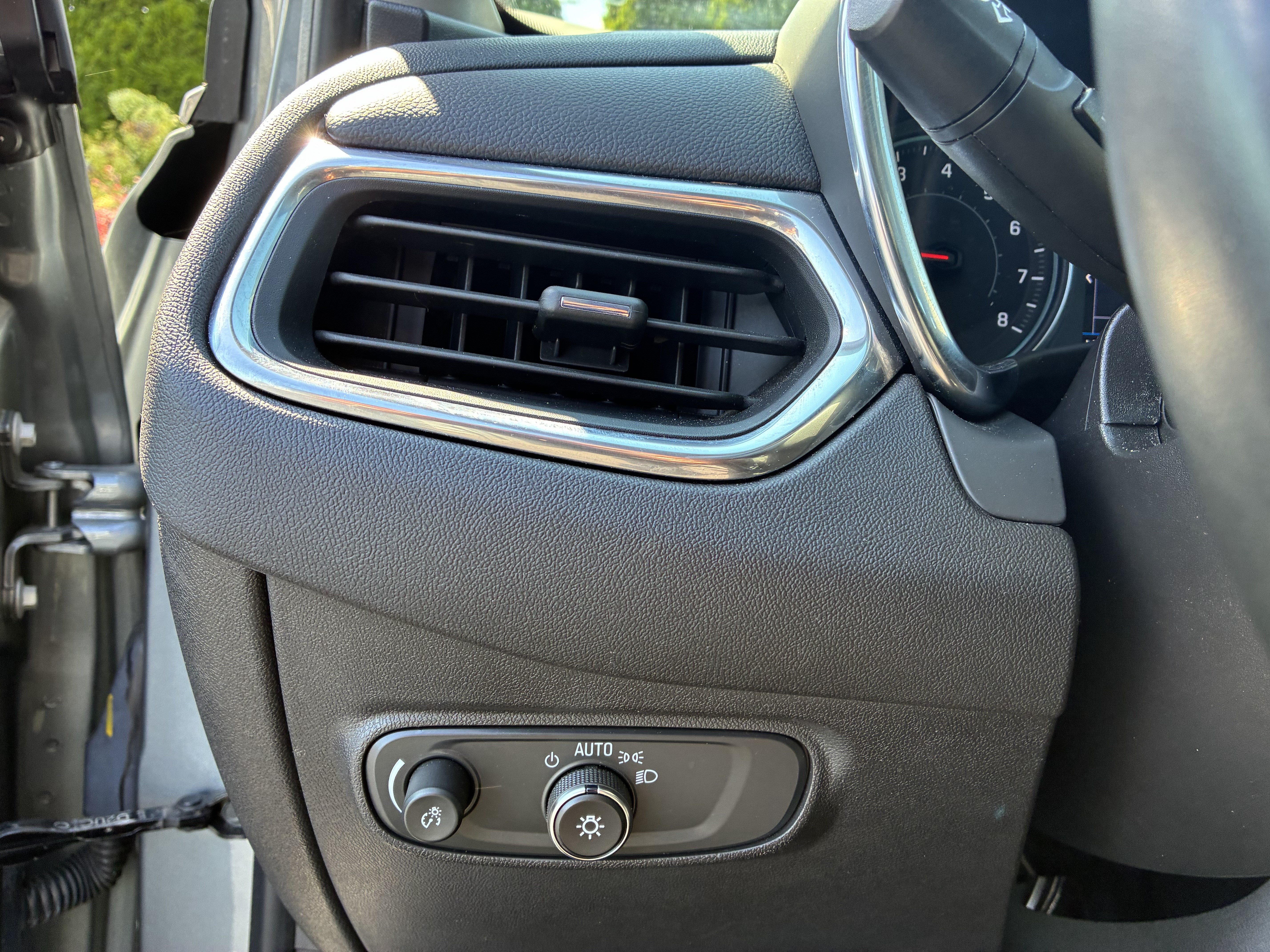 Used 2024 Chevrolet Equinox LT FWD image 27