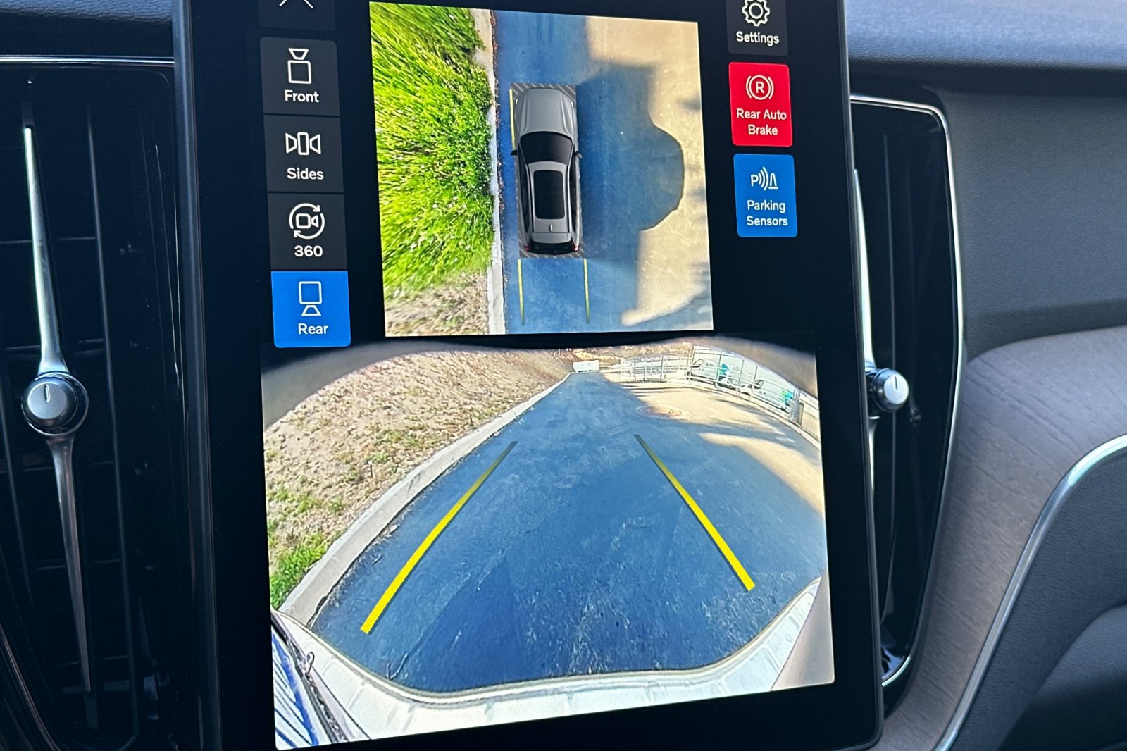 New 2026 Volvo XC60 B5 Plus AWD/4WD image 16