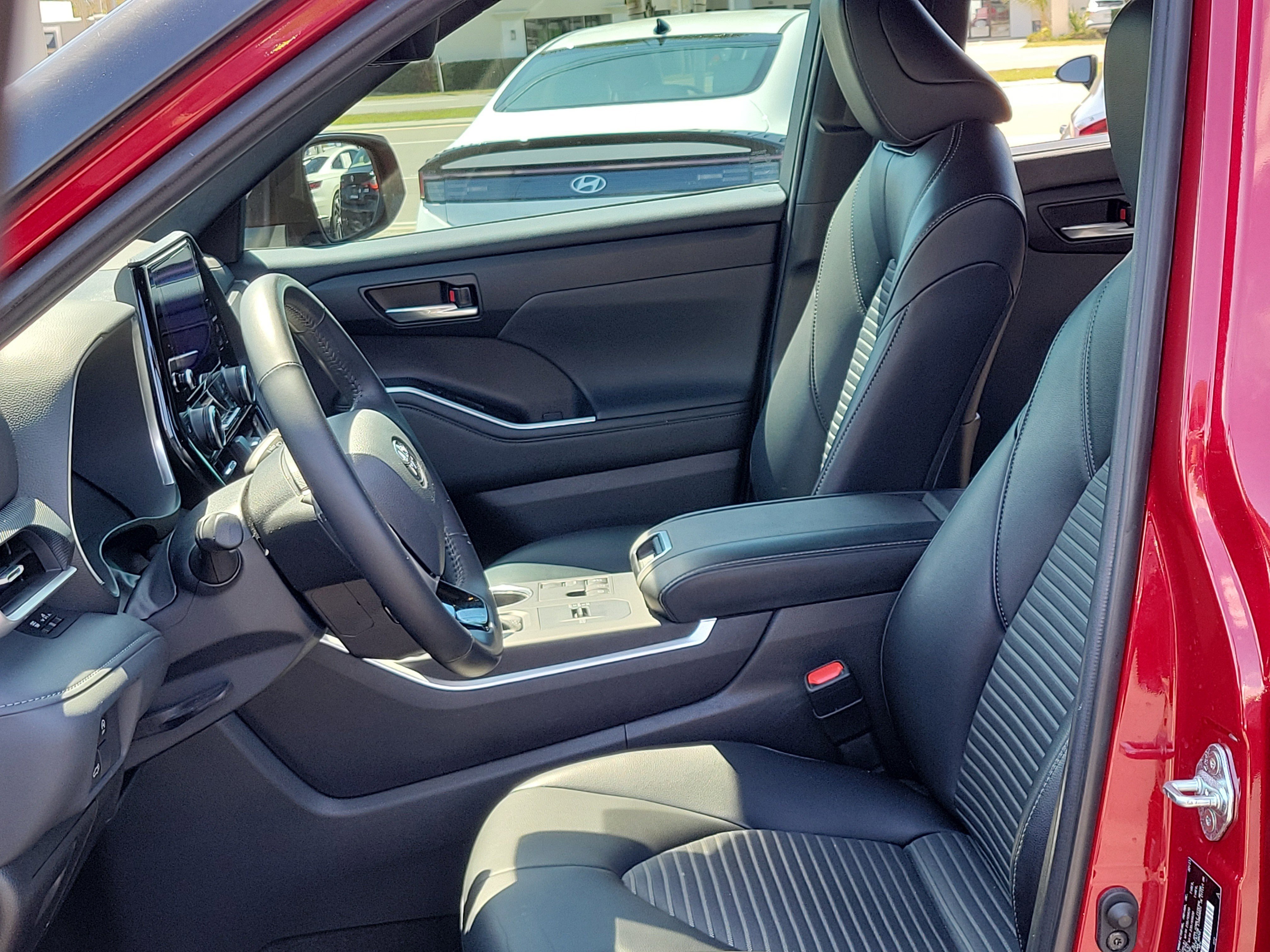 Used 2023 Toyota Highlander XSE image 21