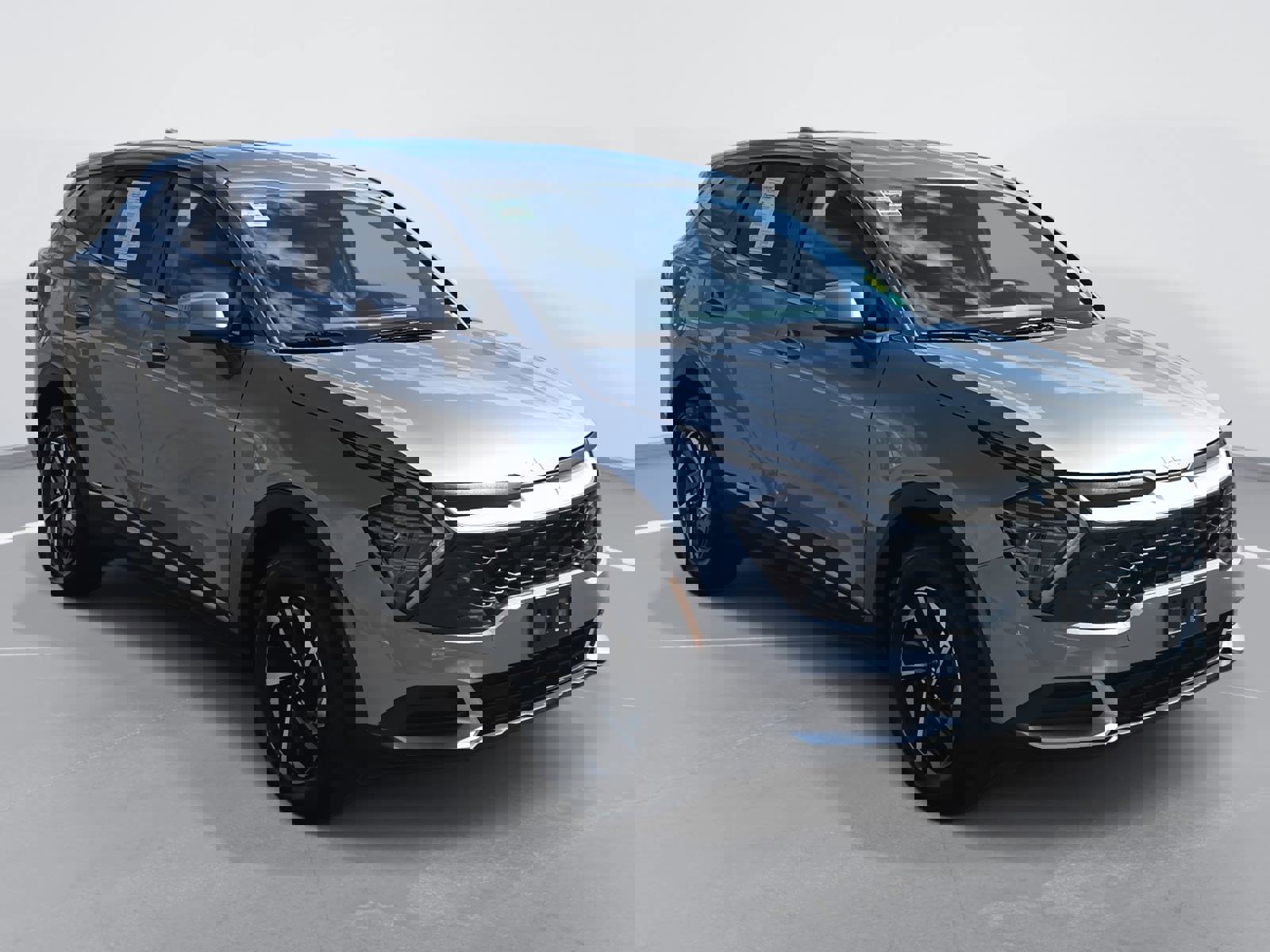 Used 2025 Kia Sportage LX image 3