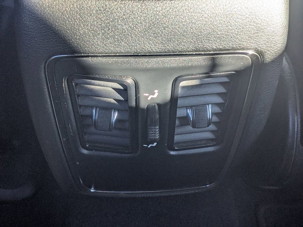 Used 2020 Jeep Grand Cherokee Laredo w/ 18" Wheel & 8.4" Radio Group image 30