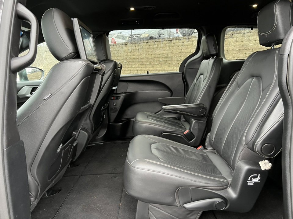 Used 2020 Chrysler Pacifica Touring-L Plus image 5