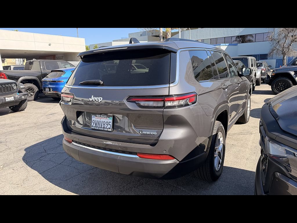 Used 2025 Jeep Grand Cherokee L Laredo RWD image 3