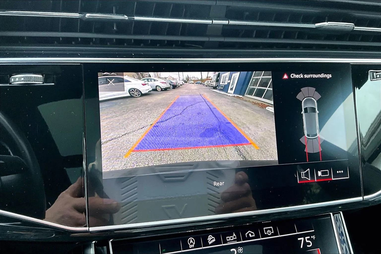 Used 2019 Audi Q8 Premium image 21